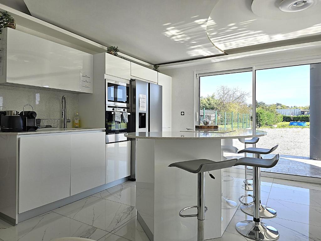 Maison Sapiac - 4pers - 2 chambres - 3 lits - Clim réversible - Terrasse ombragée et grand jardin - Piscine saison estivale - 3