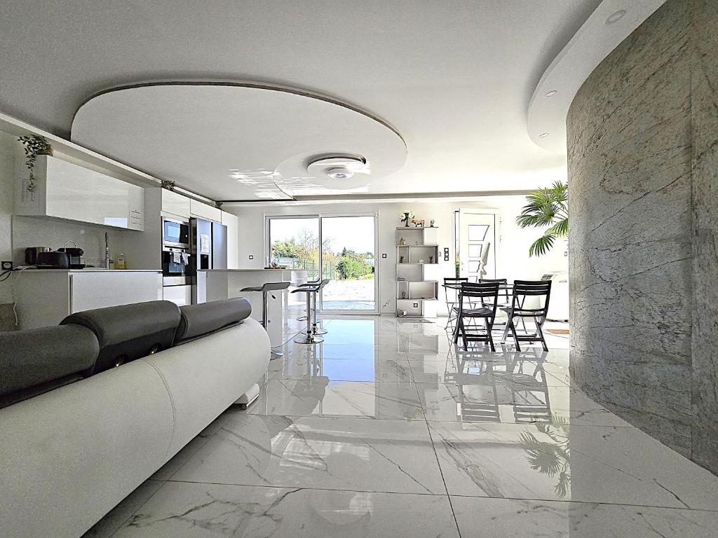 Maison Sapiac - 4pers - 2 chambres - 3 lits - Clim réversible - Terrasse ombragée et grand jardin - Piscine saison estivale, Montauban