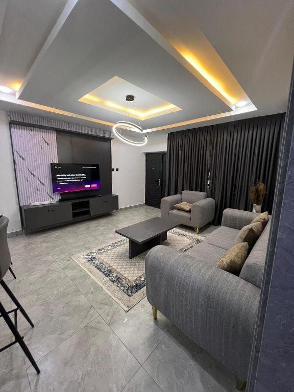 Tiptopapartment, Abudža