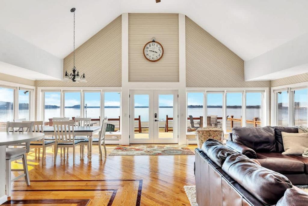 Lake Access 5 Minutes from Track, Saratoga Springs