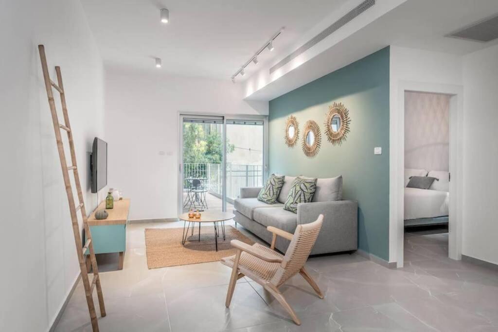 Superb 1BR balcony on Sheinkin, Tel Aviv