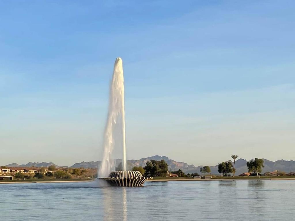 Stylish and Prestigious - 2 Bed, 2 Bath On The Avenue, Fountain Hills