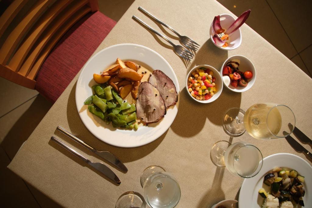 Hotel Casablanca — Restaurant & bars in Santa Ponca, Balearic Islands