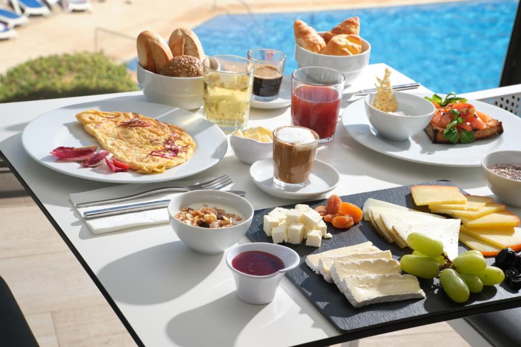 Hotel Casablanca — Restaurant & bars in Santa Ponca, Balearic Islands
