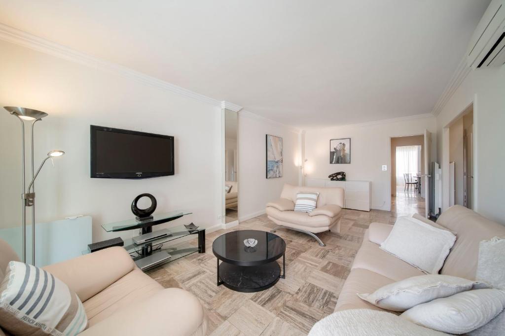 REF 30 - Cannes Croisette - Sea and gardens view apartment for rent - 5