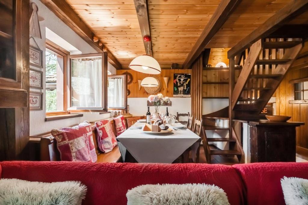 Parcheggio-Camino-8pax - Chalet immerso nella Natura - 2