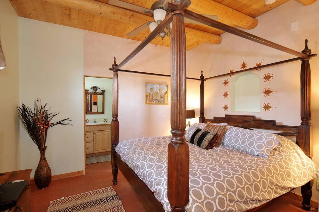 Casita Bee, Santa Fe charmer, Santa Fe