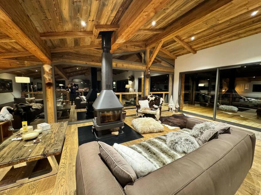 Lazy Bear Lodge, Essert-Romand