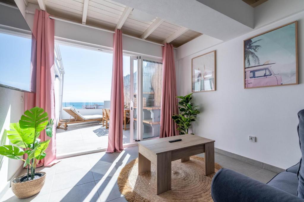 Cozy Studio for Solo Traveller or Young Couple with Stunning View to the Ocean - 5