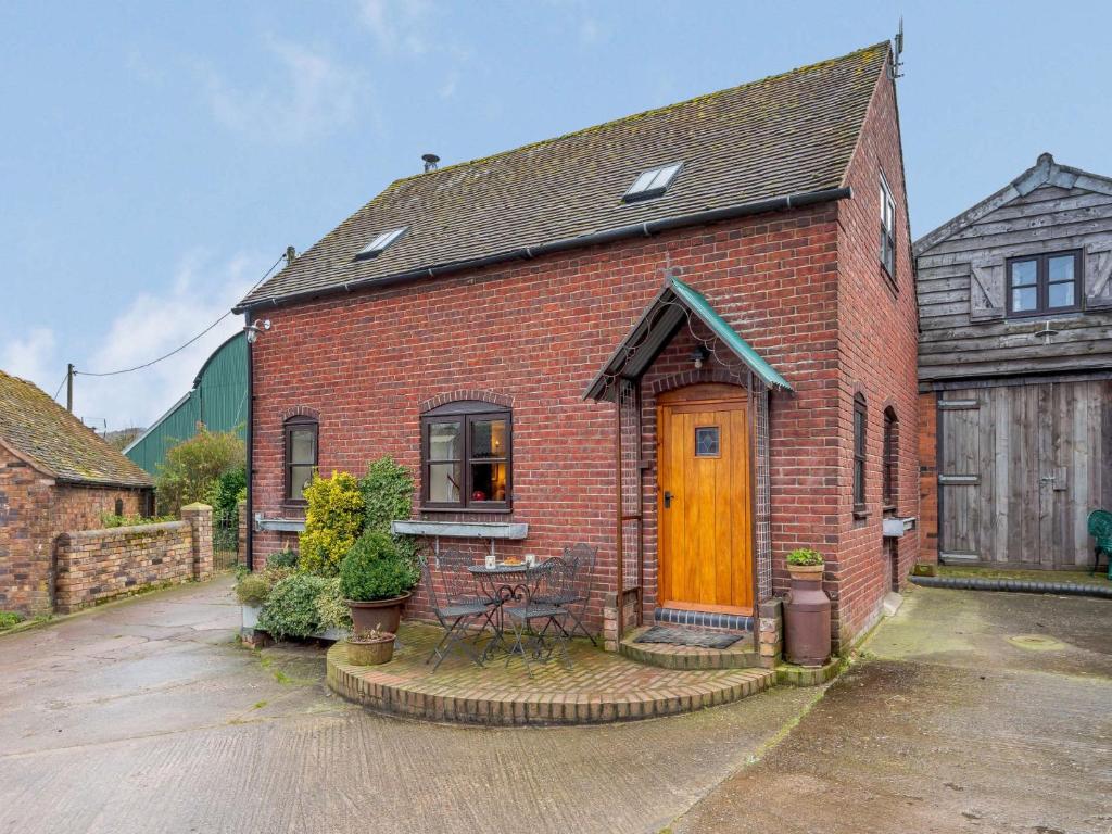2 Bed in Ironbridge 86590, Leighton
