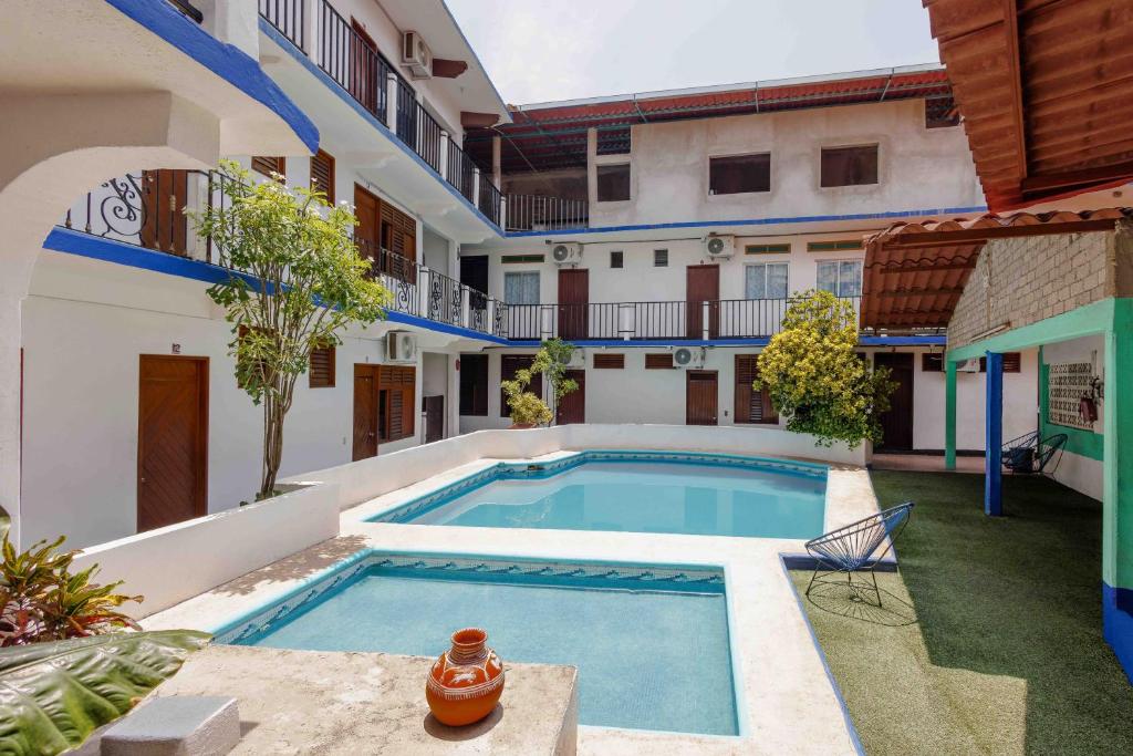 Hotel Naxhiely - 2