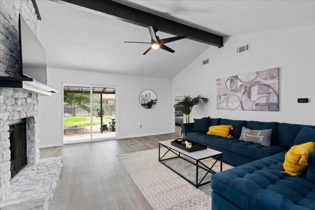 Super Comfy Home with Hot Tub!, Round Rock