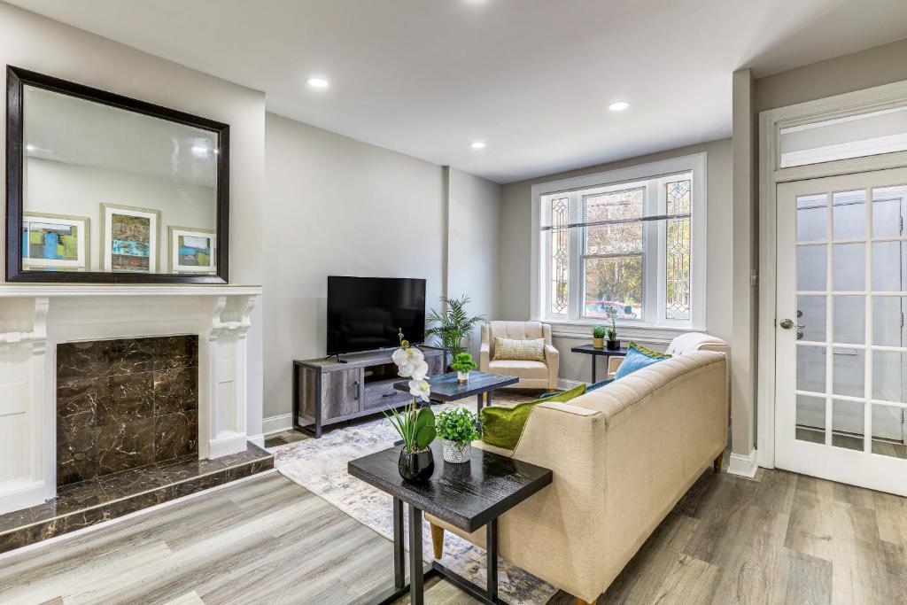 Stylish, Walkable Rowhouse Near Art Museums and Zoo!, Filadelfie