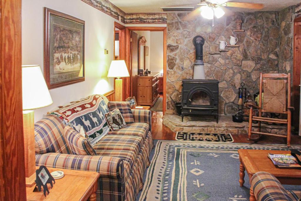 Humming Bird Crossing, Scaly Mountain