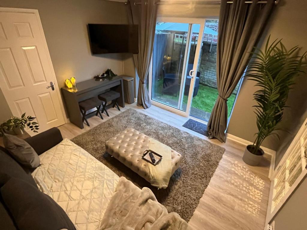 Secluded cosy extension with free parking, sleeps 4, Blackwater