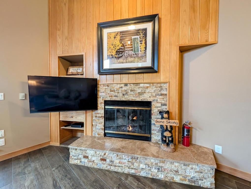 Ski Run 411 by SummitCove Lodging, Keystone