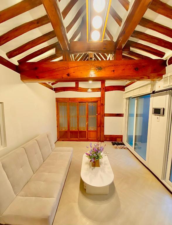 Hanok Bomoon