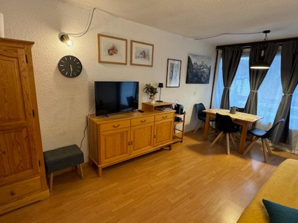 Studio charmant proche pistes et commerces avec parking, balcon, animaux acceptés - FR-1-445-210 - 3