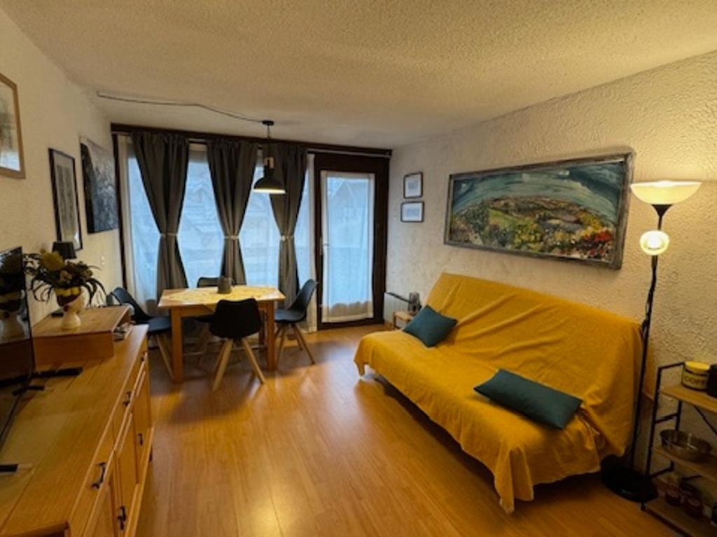 Studio charmant proche pistes et commerces avec parking, balcon, animaux acceptés - FR-1-445-210 - 1