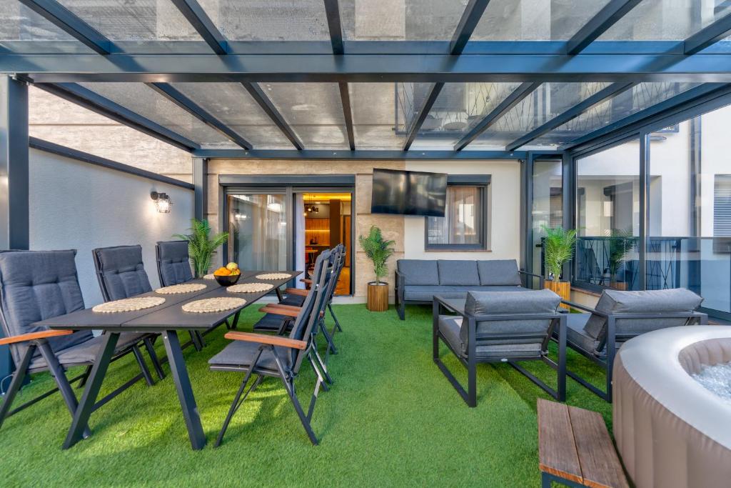 MEDVEDOV DOM Apartman sa VELIKOM terasom 34m2 - 2