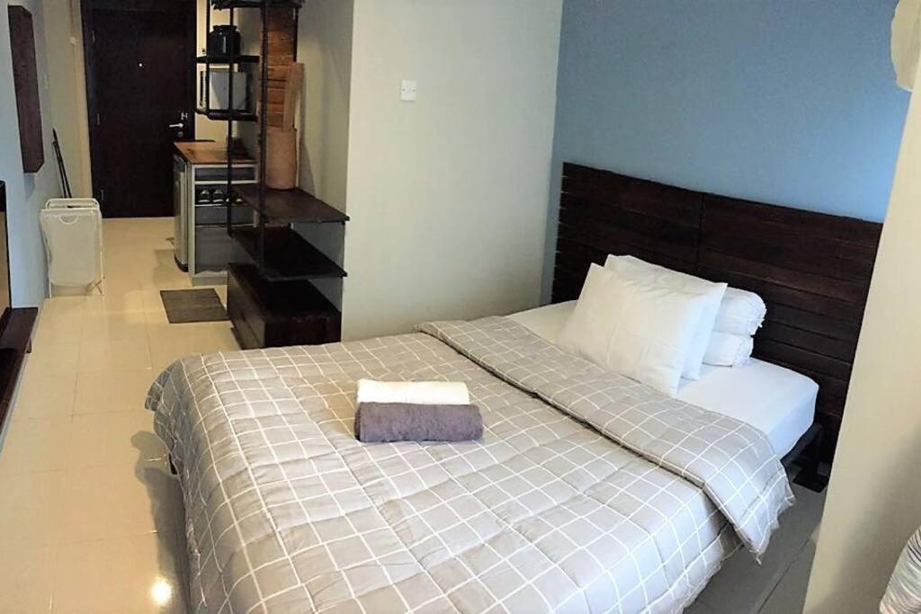 Modern Studio at Nifarro Park Apartment, Jakarta
