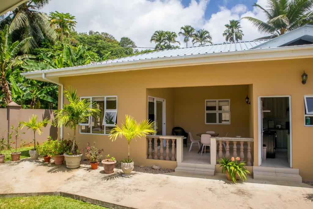 Beau Bassin Inn, Baie Lazare Mahé