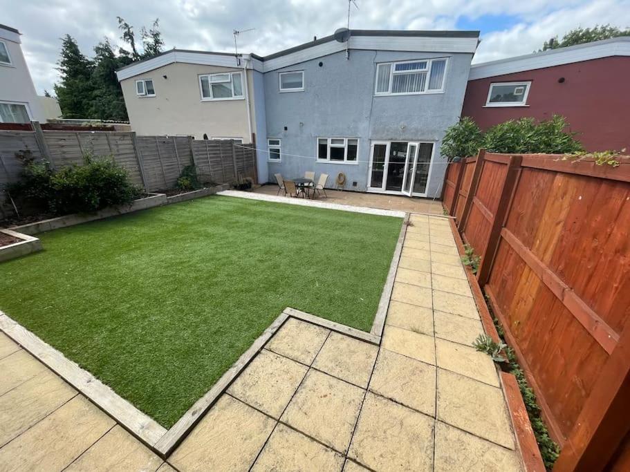 Coates Road-Spacious 4 bed home-near RD&E-parking photo 8