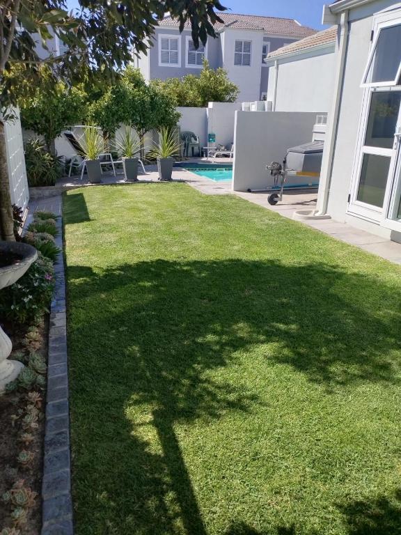 Summertide, Kapské Město