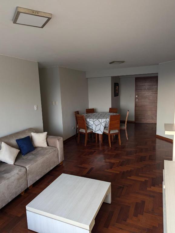 Guernica Apartments - 4
