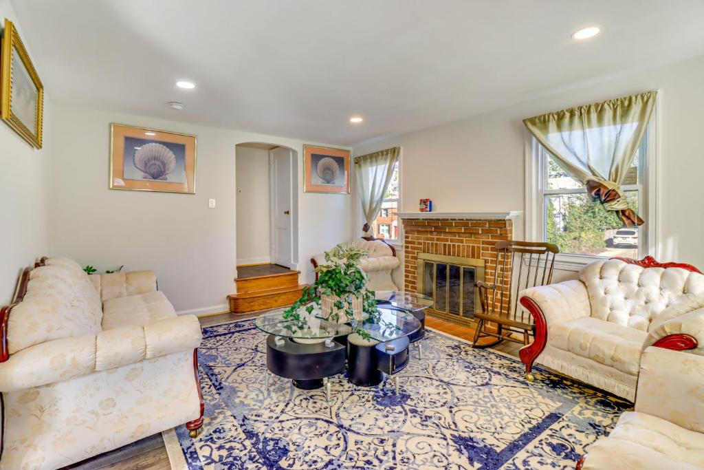 DC Area Home 1 Mi to Light Rail!, Wheaton