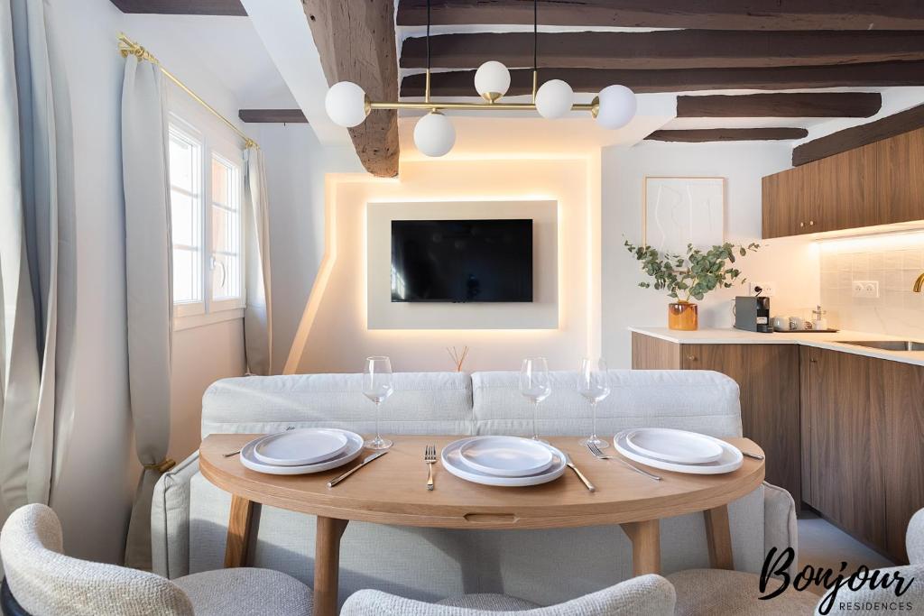 SUPER CENTRAL Designer One-Bedroom - Marais - FREE Parking - 4