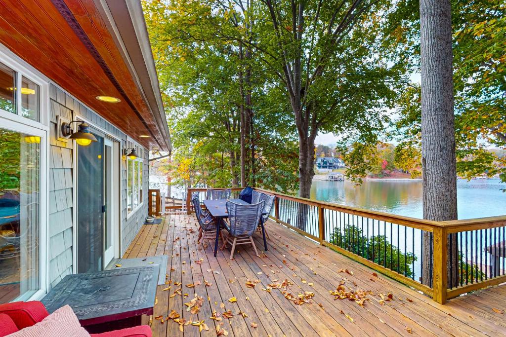 Bears Den at Acorn Dr., Moneta