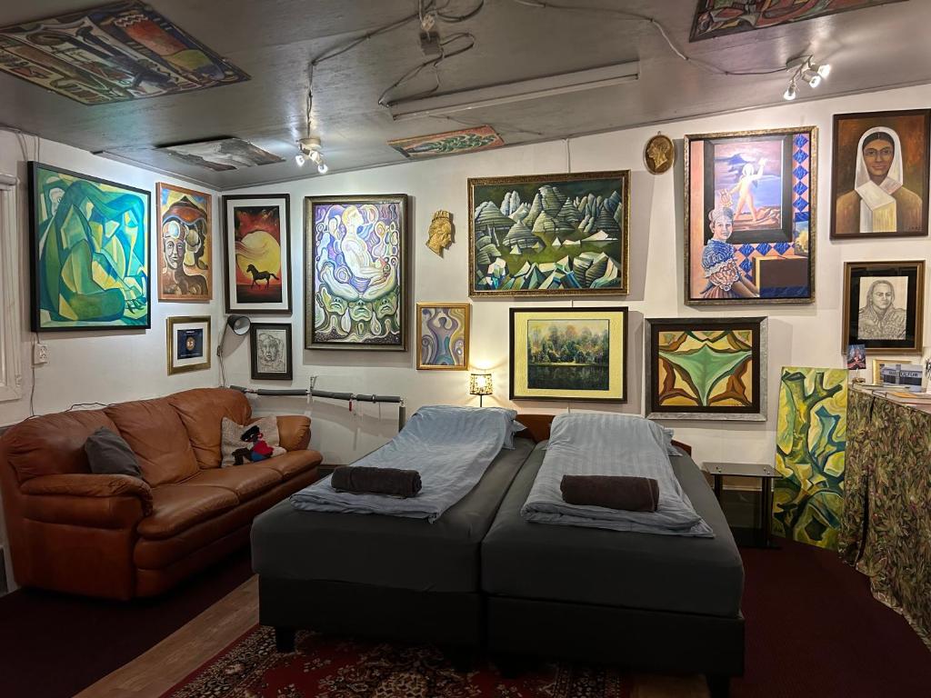 Brimarsbru sleep inn-art Gallery