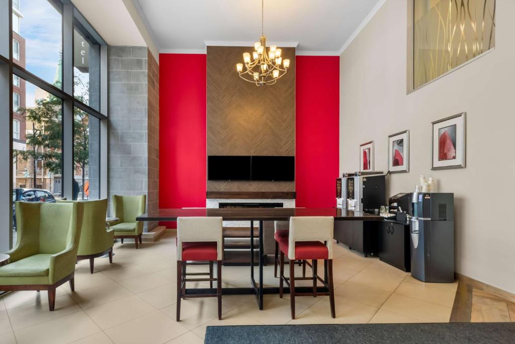 فندق بيست ويسترن بلوص مونتريال (Best Western Plus Hotel Montreal)