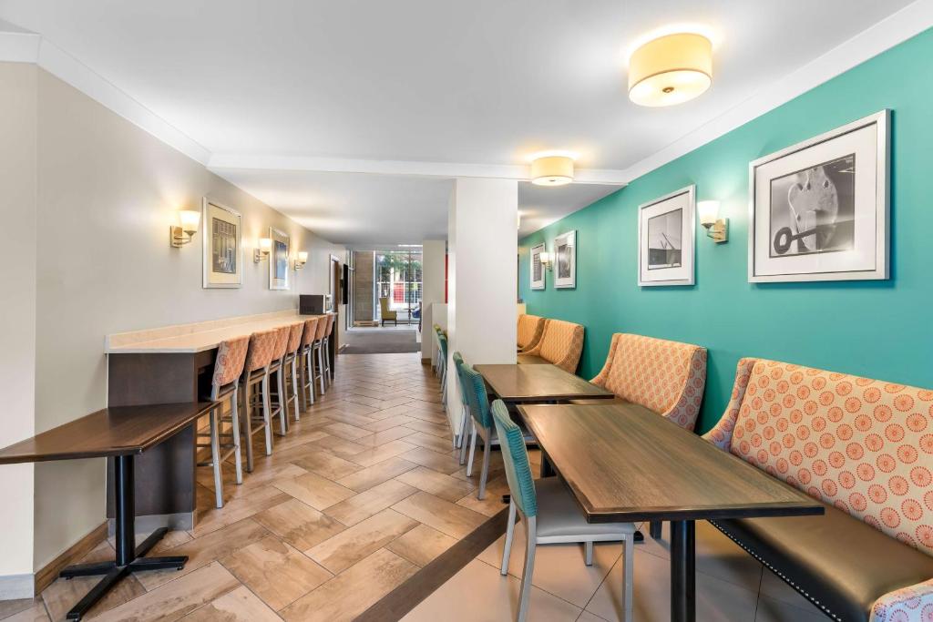 Food and beverages, Best Western Plus Hotel Montreal in Montreal (QC)