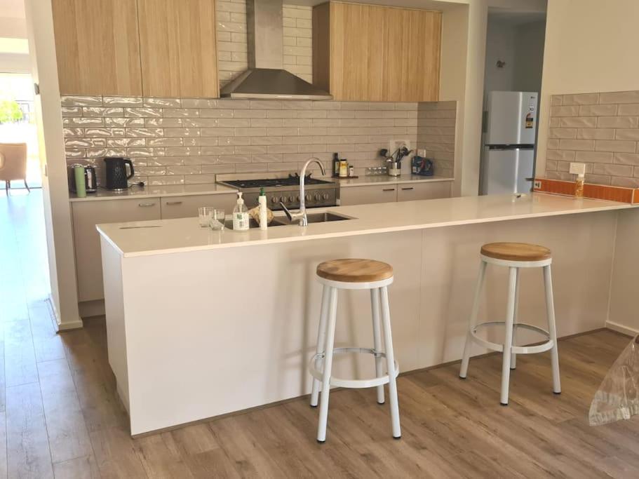 House near the Lake hosted by Rani, Nagambie