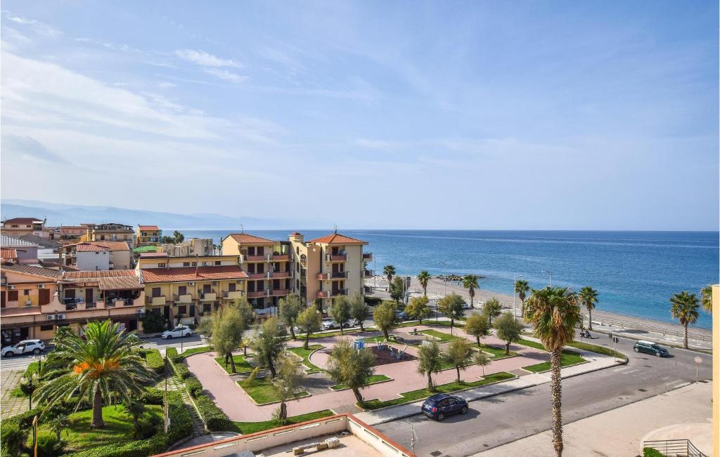 4 Bedroom Lovely Apartment In Capo D'orlando - 4