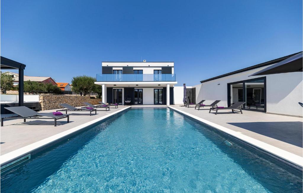 Stunning Home In Razanac With Sauna, Ražanac