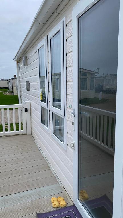 Privately Owned 2-bedroom Caravan at Camber Sands, 1 sofa bed, Private Parking, NO SMOKING NO PETS, Camber