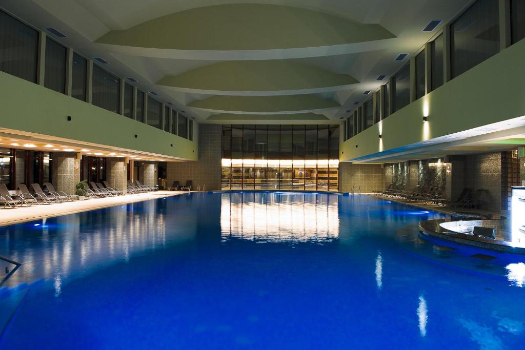 スイミングプール