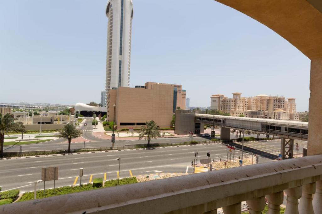 Nice Single Rooms for girls only in Dubai Marina 전경