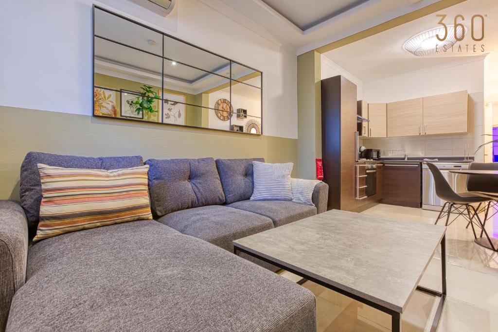 Cosy 1BR Apt with sofabed & balcony in St'Julians by 360 Estates, Saint Julianʼs