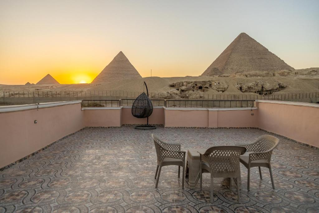 Grensha Pyramids inn, Káhira