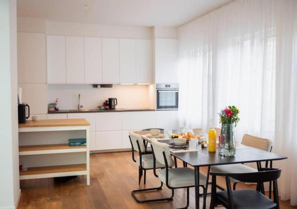 Magic in the Heart of Antwerp!, Antverpy