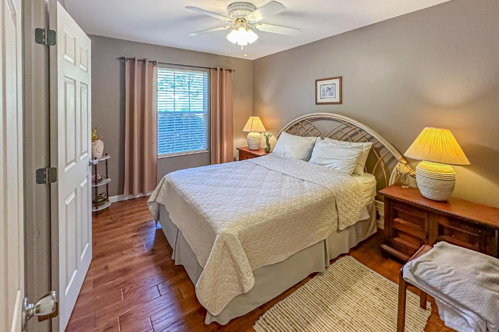 Quiet Cove, Dandridge