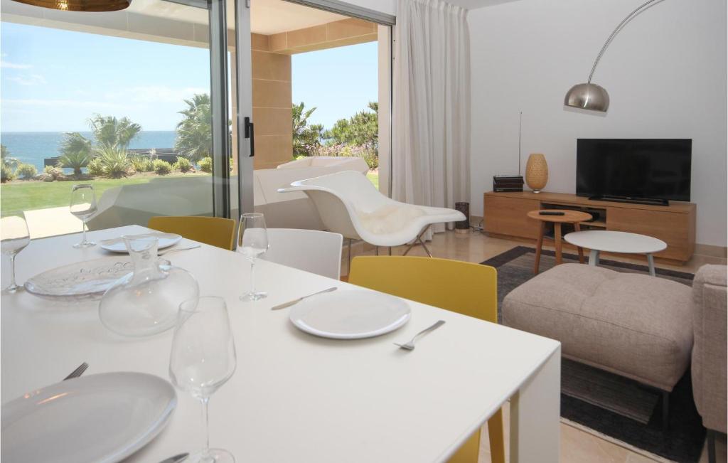 Amazing Apartment In Estepona With Heated Swimming Pool - 2