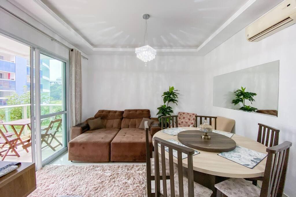 Apto Charmoso com 2 Quartos sendo uma Suíte - 0150, Governador Celso Ramos