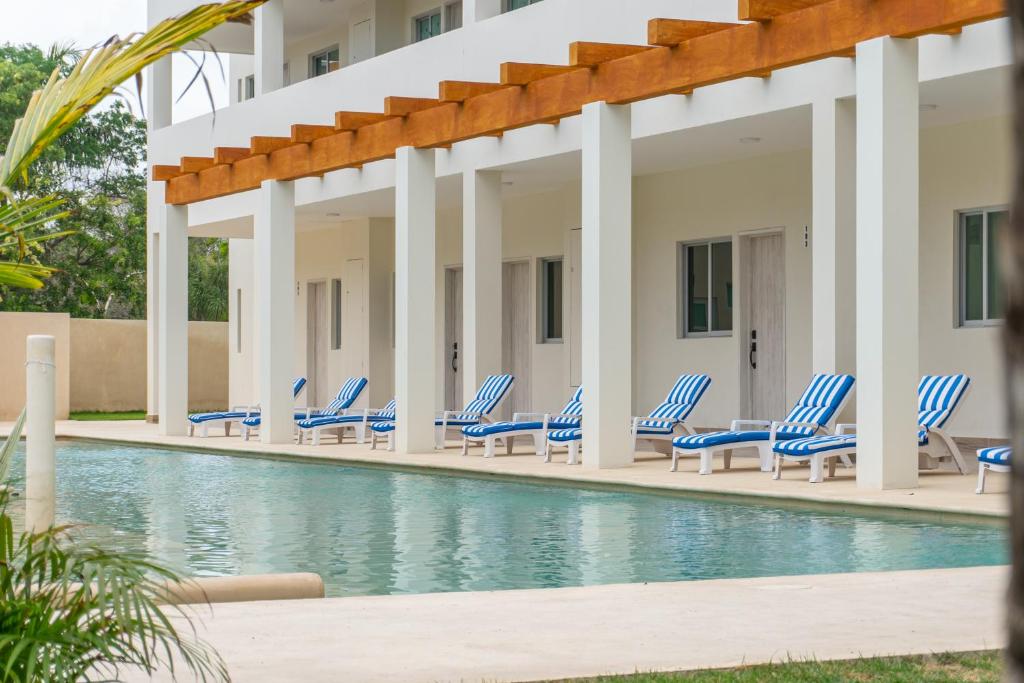2 BD Suite with Balcony, Gym, Rooftop Pool, Hot Tub - 3
