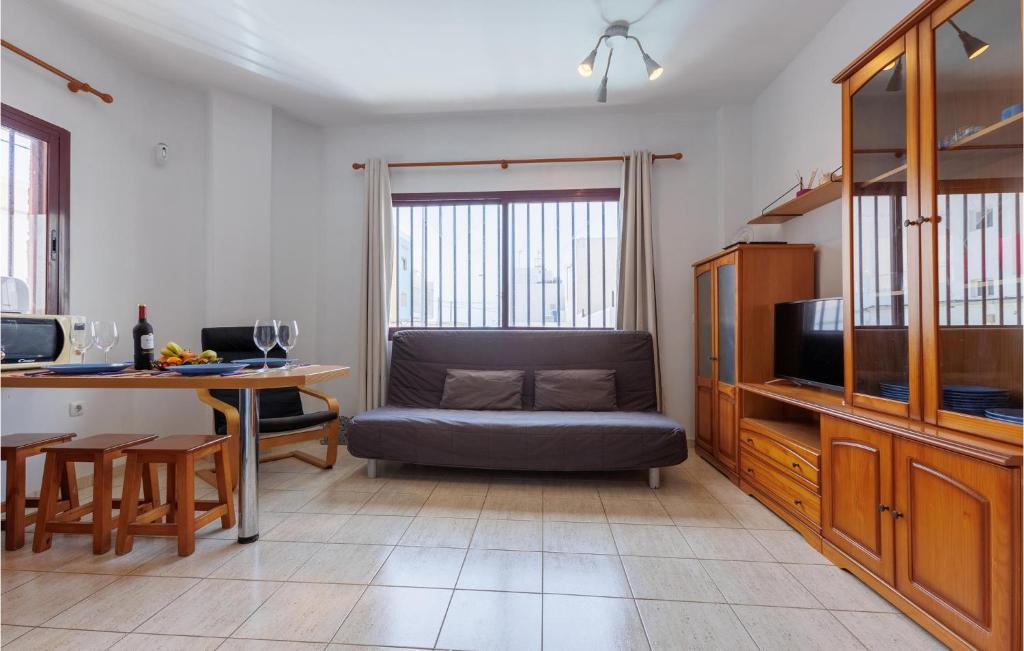 2 Bedroom Cozy Apartment In Puerto Del Rosario - 2