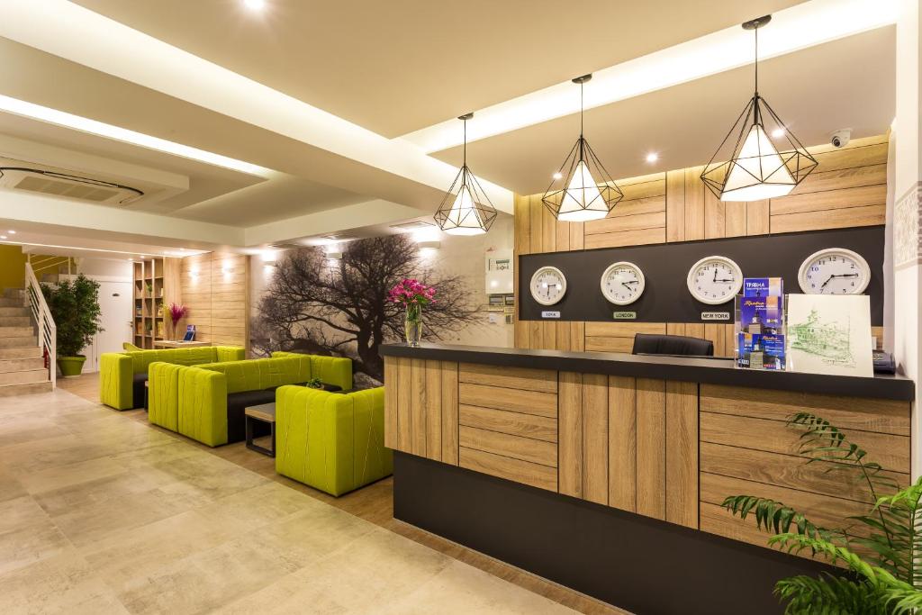 Hotel Compliment, Trjavna